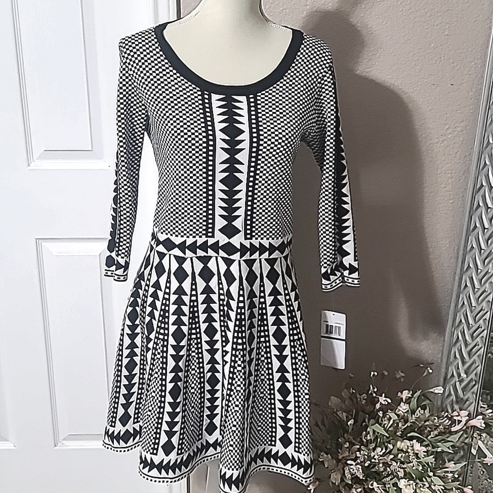 Nina Leonard Geometric fit and flare dress